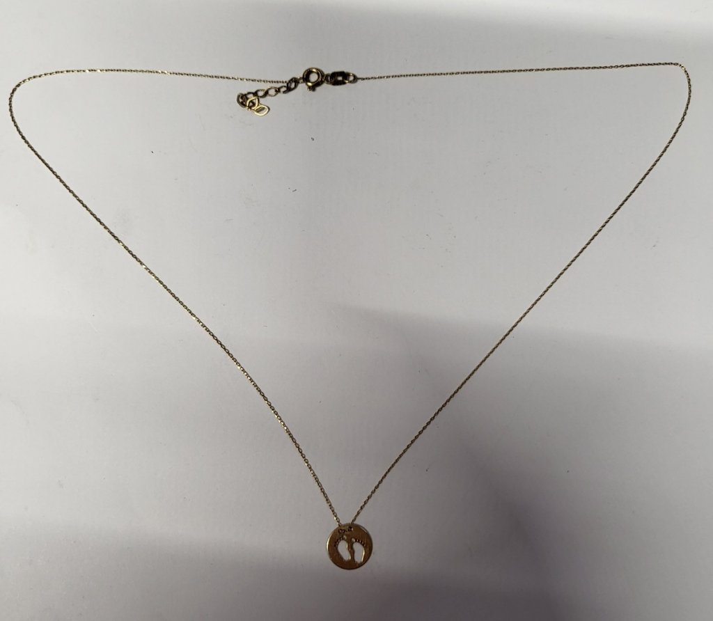 Złota celebrytka stopy