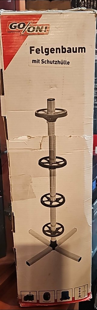 Stojak na kola z oponami